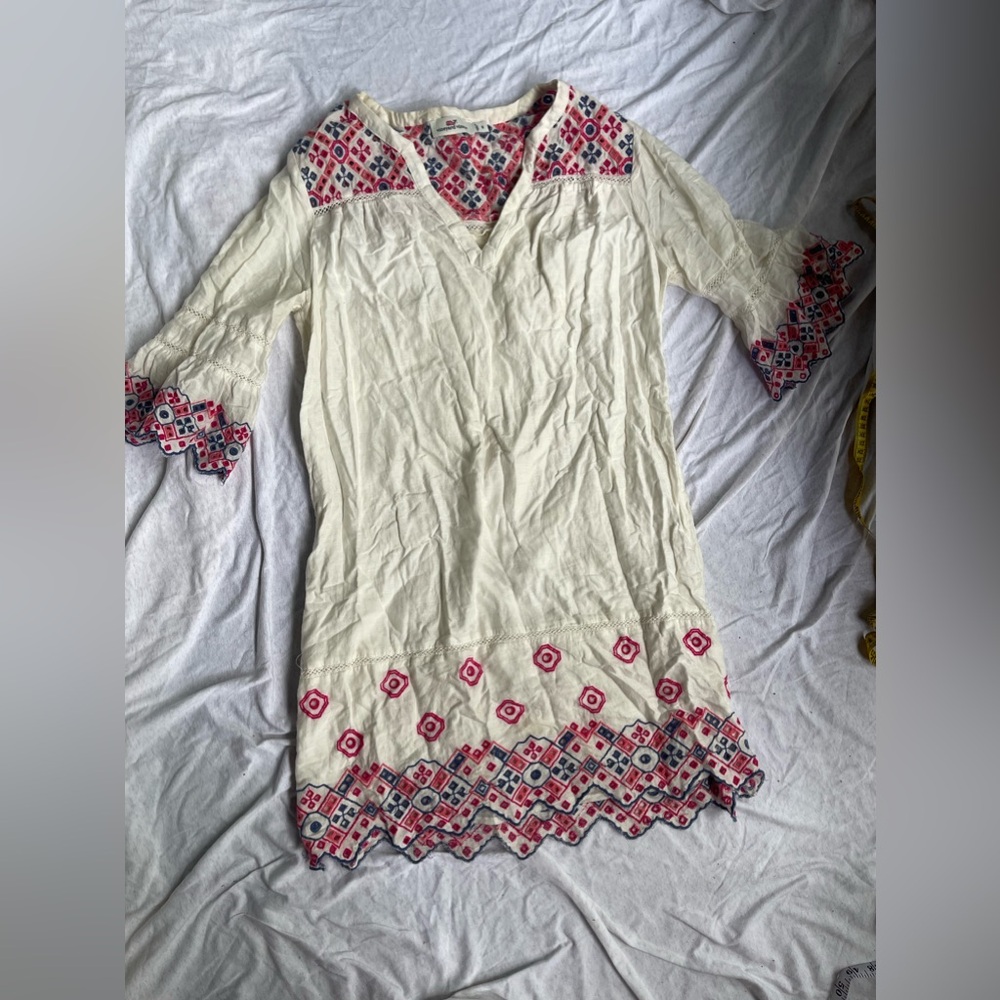 vineyard  Vines 100% cotton off white and pink  embroidered light dress